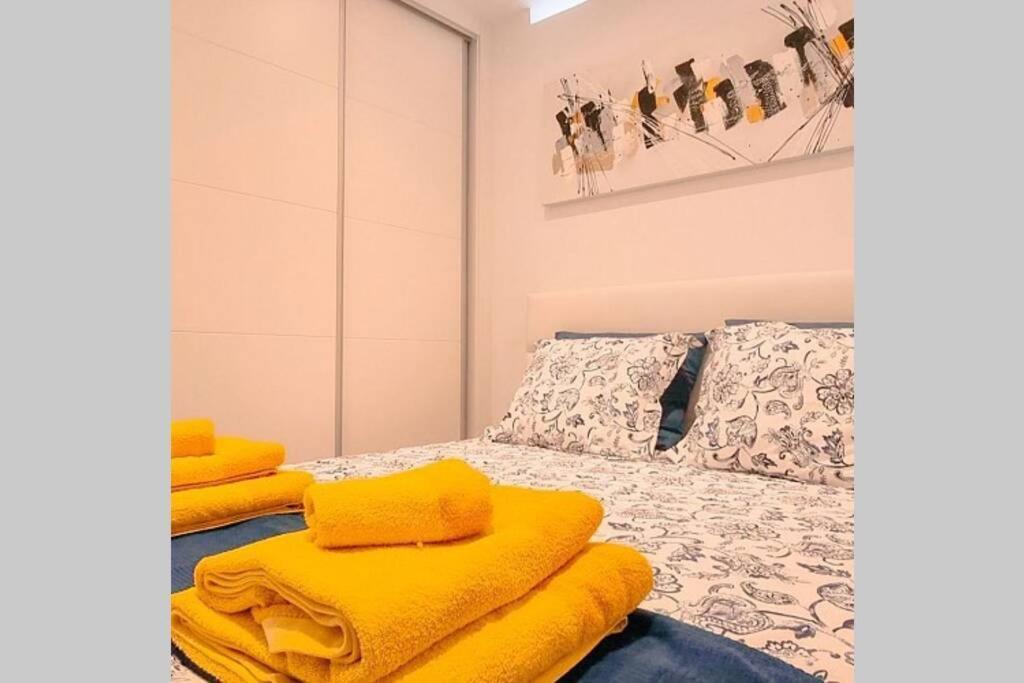 Air Conditioned 2 Bedroom Poolside Apartment Free Wifi Tv Package Includes Uk And European Channels Free On Street Parking Bright And Modern With Fridge Freezer And Washing Machine Puerto del Carmen  Dış mekan fotoğraf