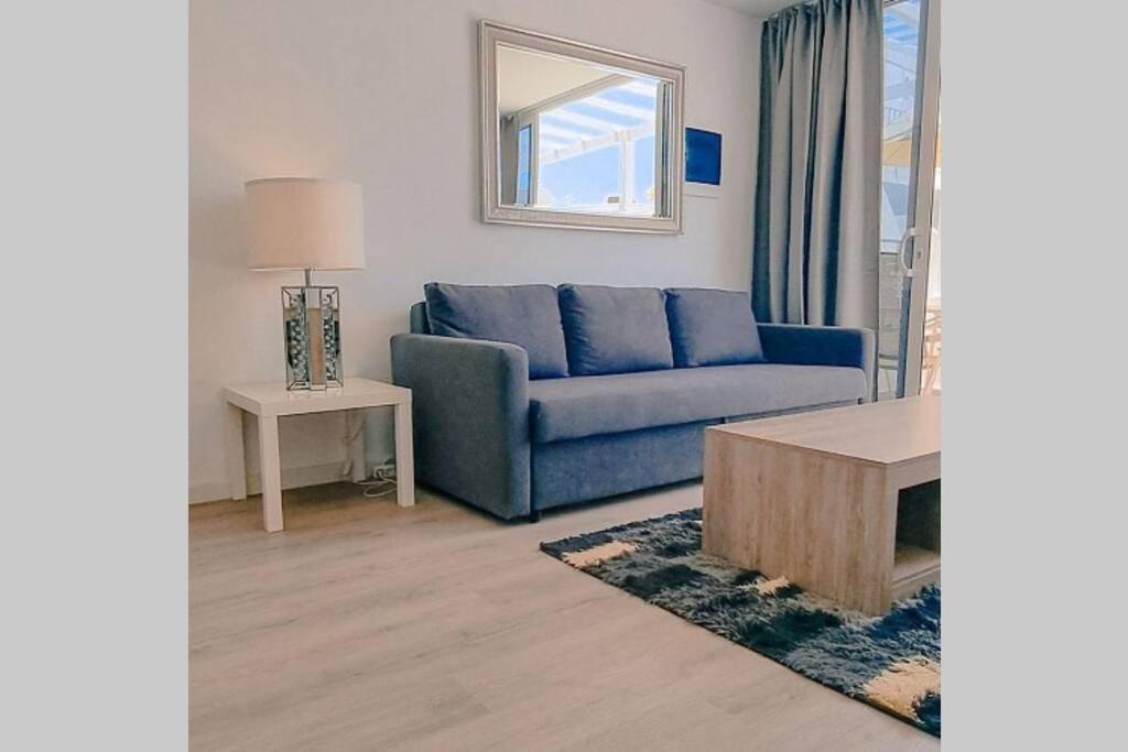 Air Conditioned 2 Bedroom Poolside Apartment Free Wifi Tv Package Includes Uk And European Channels Free On Street Parking Bright And Modern With Fridge Freezer And Washing Machine Puerto del Carmen  Dış mekan fotoğraf